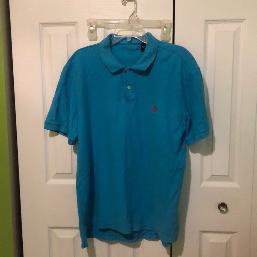 Classic fit world polo shirt in size Xl turquoise color the emblem is pink